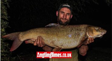 Record shaking barbel leaves anglers stunned