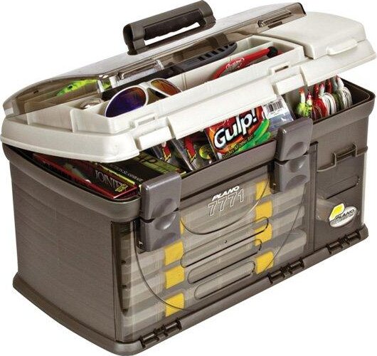 Plano Guide 777101 GUIDE SERIES W/ 4-23701 SRack System Pro ; 54x30,5x30,5cm, (3700 (x4)) horgászdoboz