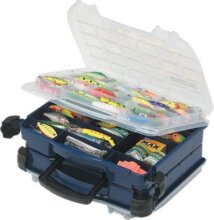 Plano LockJaw™ Double Satchel ; 36,8x29,8x16,8cm horgászdoboz