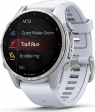 Garmin fenix 8 43mm AMOLED, ezüst, fehér szilikon szíjjal (ED)