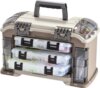 Plano Guide 767000 GS ANGLED SYSTEM 3600 GRAY/SAND45,7x24,1x27,9cm, (3650 (2x), 360704 (1x), 3455 (2x) and 4648 (x1)) horgászdoboz